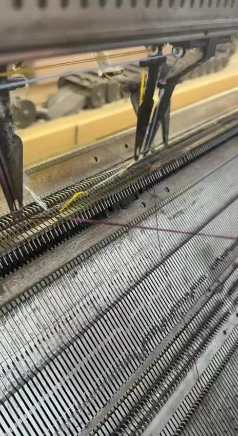 Nadelbett der Strickmaschine